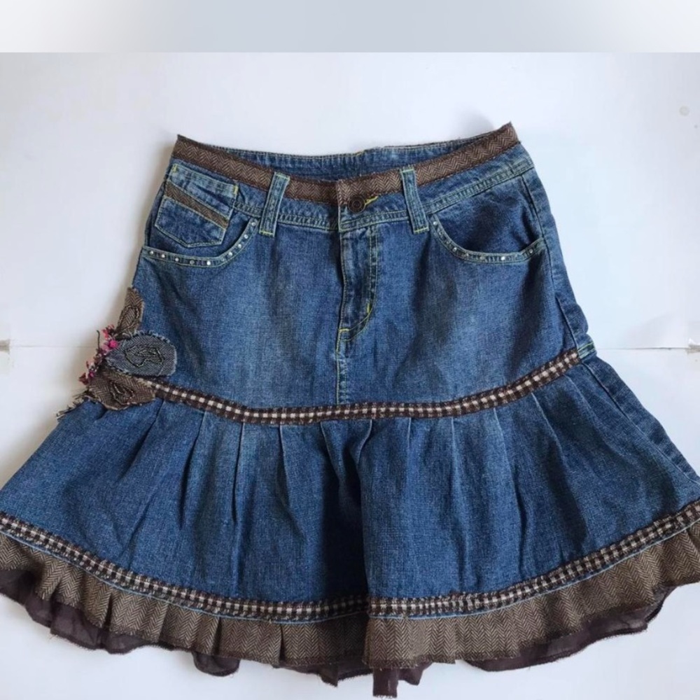 Vintage Vero Moda Mini Denim Ruffle Skirt with Embroidered Details